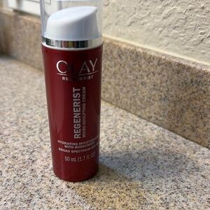 OLAY Red Moisturizing Makeup Cream
